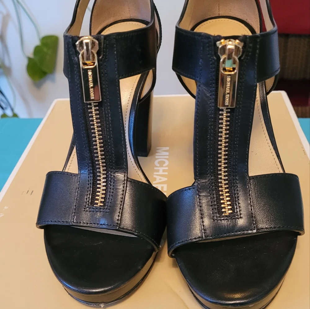 Michael Michael Kors sandals - Picture 2 of 5